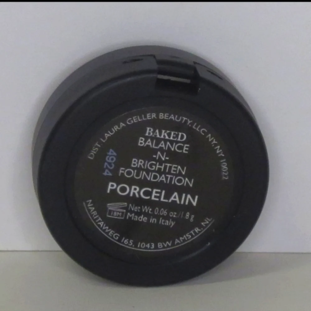 Laura Geller Baked Balance-N- Brighten Foundation Porcelain